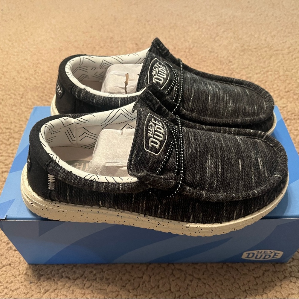 Hey Dude Wally Youth Shoe Size 4 Black